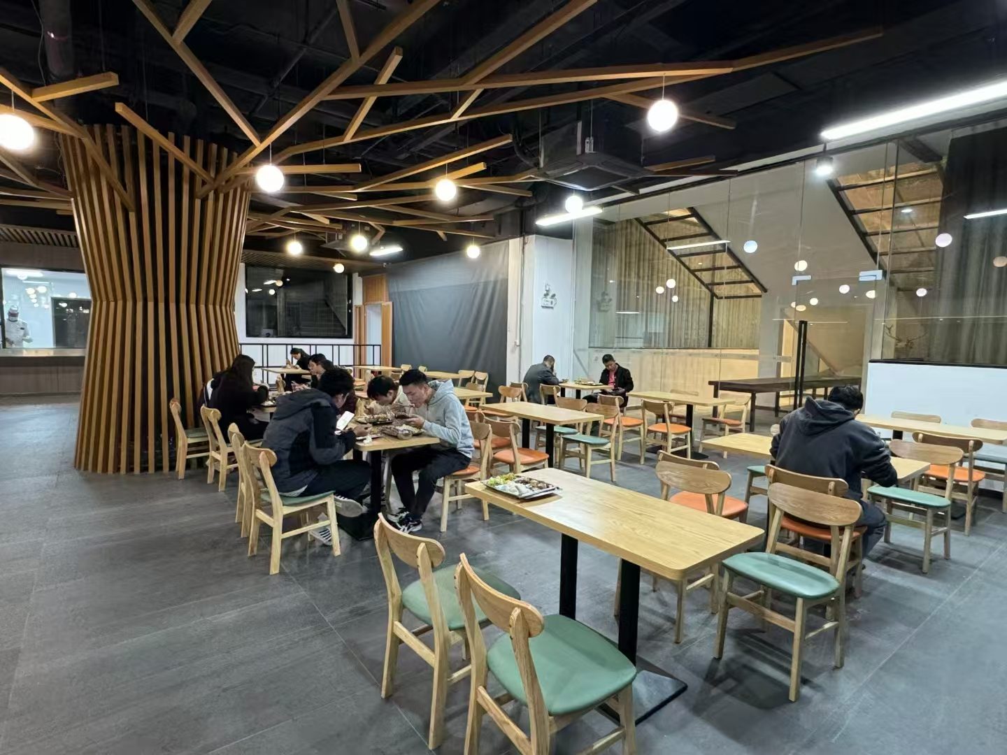 原暨南大学出版社联考班创始人创办：港澳台联考 vs 内地高考：普通家庭孩子到底该怎么选才不吃亏？