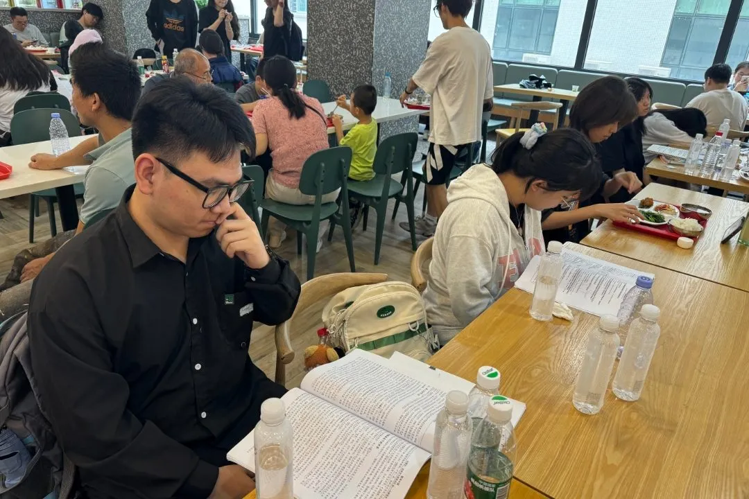 深圳联考中国华侨港澳联考中心学校素材